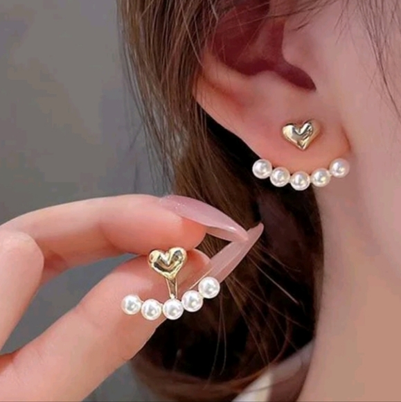 Jewelry - NEW Pearl Heart Gold Plated earrings 2pc